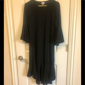 Bell sleeve dress solid black